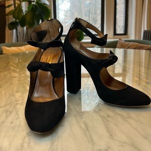 Aquazzura black suede pump with stack heel and bow detail 38.5
